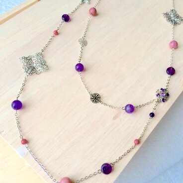 アメジストとロードナイト 葡萄色のロングネックレス