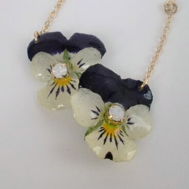 ビオラのお花ピアス