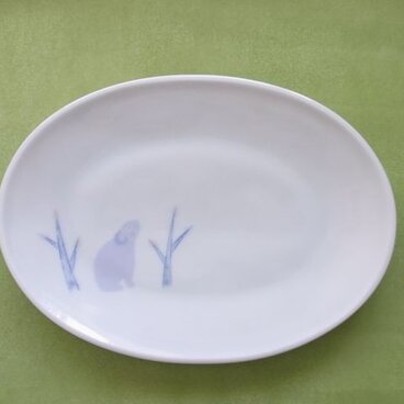 象嵌メロン灰青白磁　ナキウサギの楕円皿　