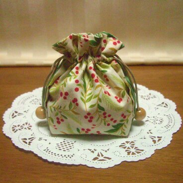 プレゼント・ポーチ ☆ 赤い実のなる枝