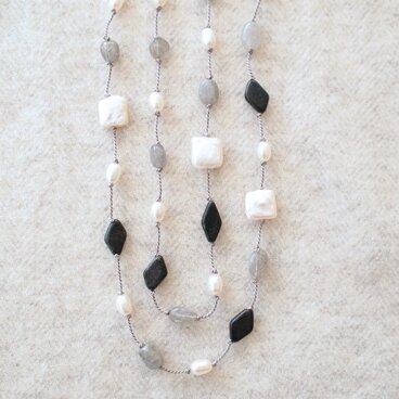 くろざえもん様ご予約・モノトーンシルクコード・ネックレス