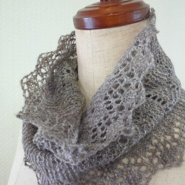 レースのネックウォーマー　茶Ｍ