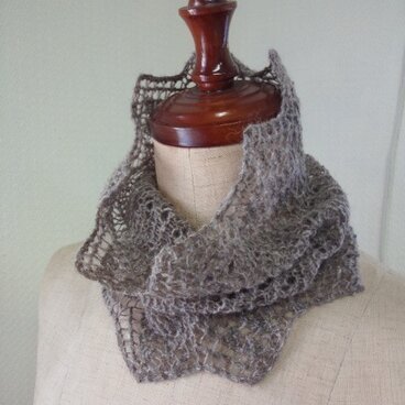 レースのネックウォーマー　茶S