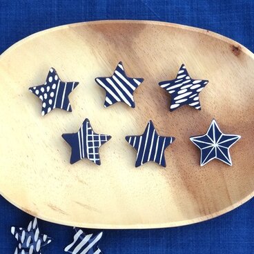 凸凹きらめく星々ブローチ