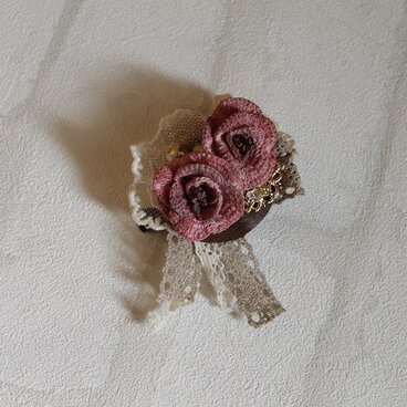 薔薇とコットンパールのブローチ＊レッド