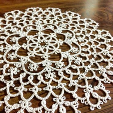 【受注製作】花車のドイリー 直径22cm〈オフホワイト〉 タティングレース