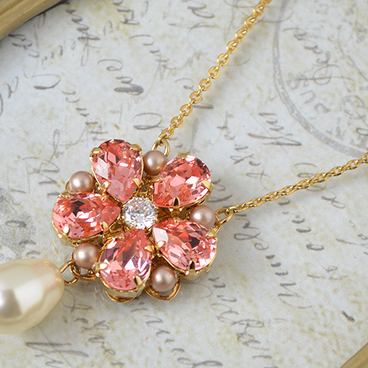 スワロフスキーのフラワーネックレス（ピンク）