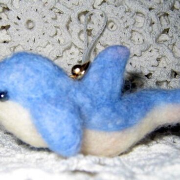 送料無料!　青いイルカのストラップ