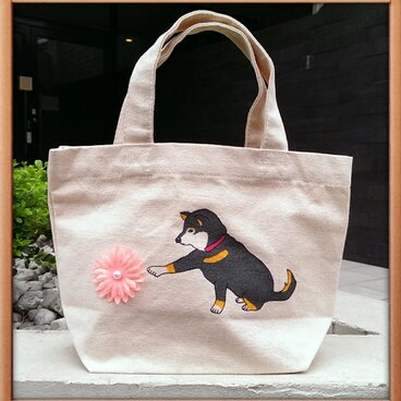 手描きの黒柴犬トート『お花と黒柴犬』