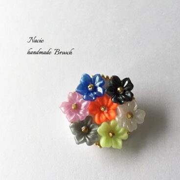 お花のブローチ