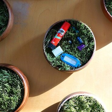 小さな公園、緑の芝(植物)の小物入れトレイ”midori-WF”