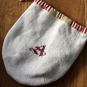 アンティークホームスパンリネンのポーチ