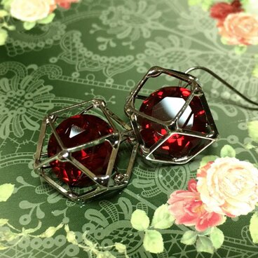 閉じ込められたルビーレッドの輝き