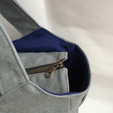 ファスナー付き　トート・バッグ