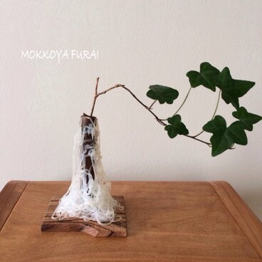 アンティークの銅管と樹脂の花器