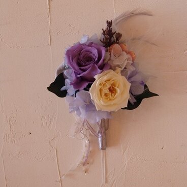かろやかパープルのローズコサージュ