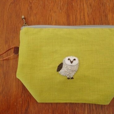 【再再再販】ふくろうlinenポーチ　ラフランス