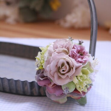 ニュアンスカラーのコサージュ