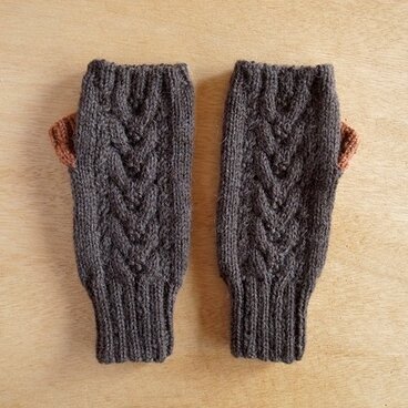 アルパカウールのアランハンドウォーマー・チャコールグレー×レンガ●受注生産●