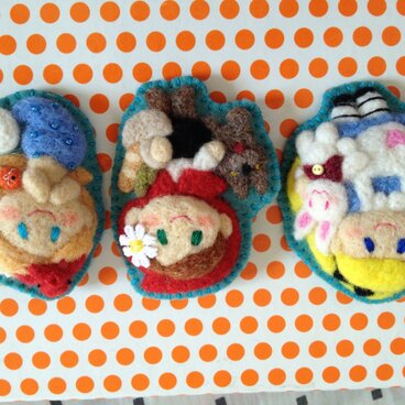 【madame様ご予約】童話ブローチ３点