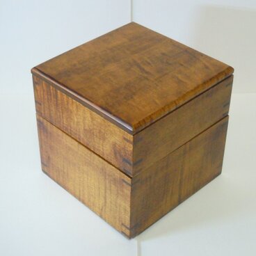 杢のきれいなメープルの２段弁当箱