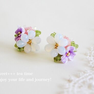 紫陽花のブーケ★ヨーロピアンビーズとペリドットの刺繍ピアス