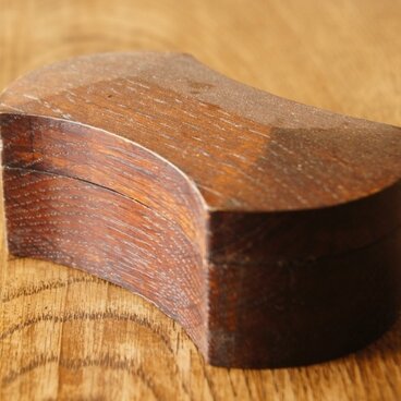 分銅型の印鑑ケース　(ナラ)