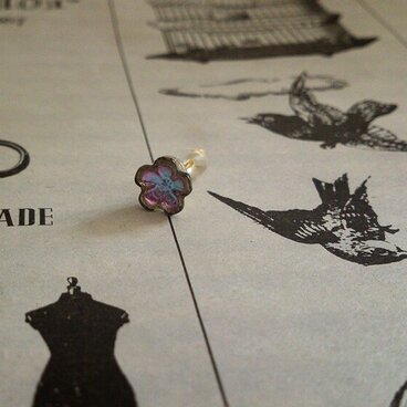 ガラスフラワーピアス