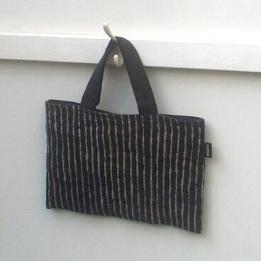 リネンのおさいふバッグ　縞 / ウバメガシ