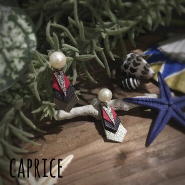 レザーとパールの樹脂ピアス