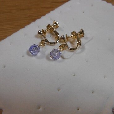 スワロフスキーの一粒イヤリング（B)