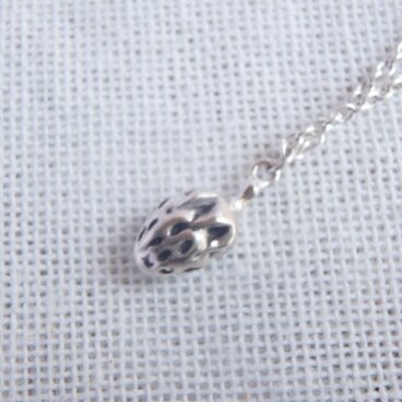 いちごのネックレス