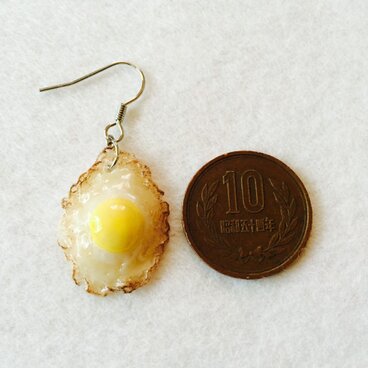 目玉焼きピアス