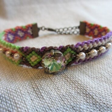 ミサンガブレスレット【虹色スワロストーン＆パール】