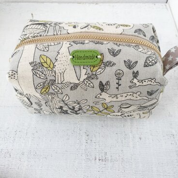 北欧風   森の動物達  キャラメルポーチ