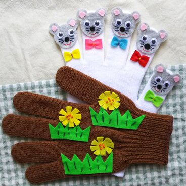 再再販！　♪1ぴきの　のねずみが～　あなぐらに落っこちて～　♪　大人気！のねずみの手遊びを盛り上げるグッズ、手袋