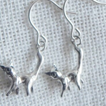 振り向き猫のイヤリング