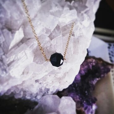 魔除けのジェットのネックレス　１８K