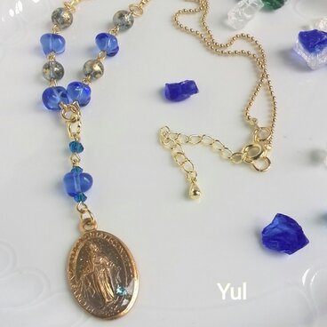 メダイユとイタリアンビーズのネックレス