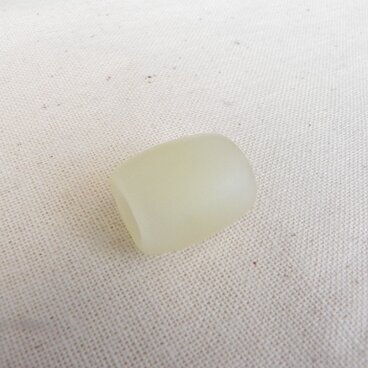 「素」シンプルなガラスの帯留め　象牙色