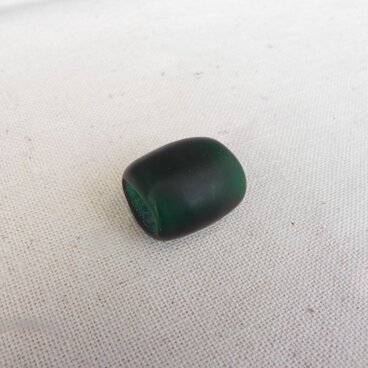 「素」シンプルなガラスの帯留め　深緑色