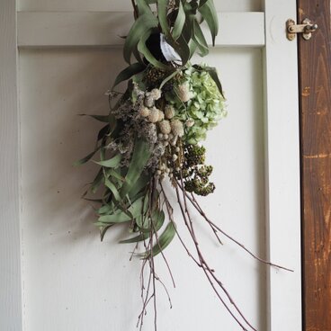 ユーカリと曲がり枝のスワッグ