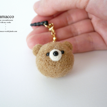 今日も一緒♪明日も一緒♪～無表情くまさんの羊毛イヤホンジャックアクセサリー（顔ver.）～