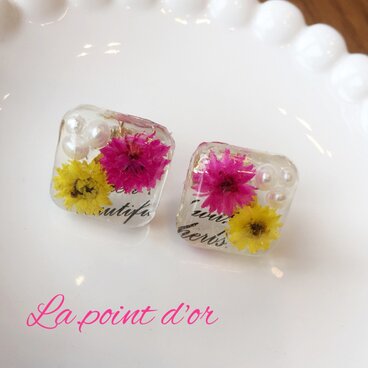 小花(ピンク×イエロー) レジン ピアス、イヤリング
