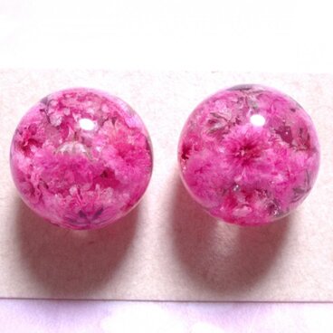 かすみ草の球体ピアス・ピンク