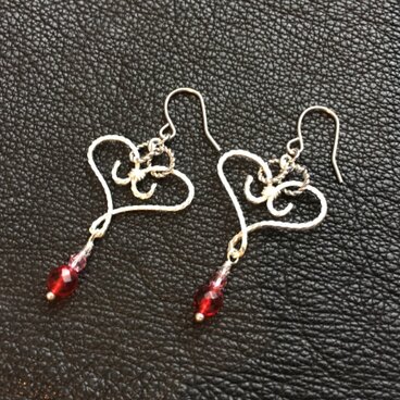 コハクのハートピアス