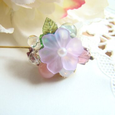 薄紫色の花のピン