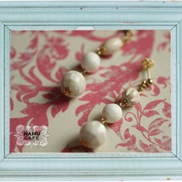 White pearl ロングピアス