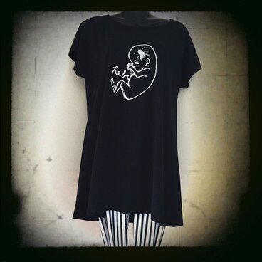 【送料込】胎児Ｔシャツワンピ（黒）&胎児コースターセット