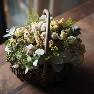 ドライフラワーのバスケットアレンジ